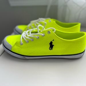 Boys lime green comfortable polo sneakers 💚
